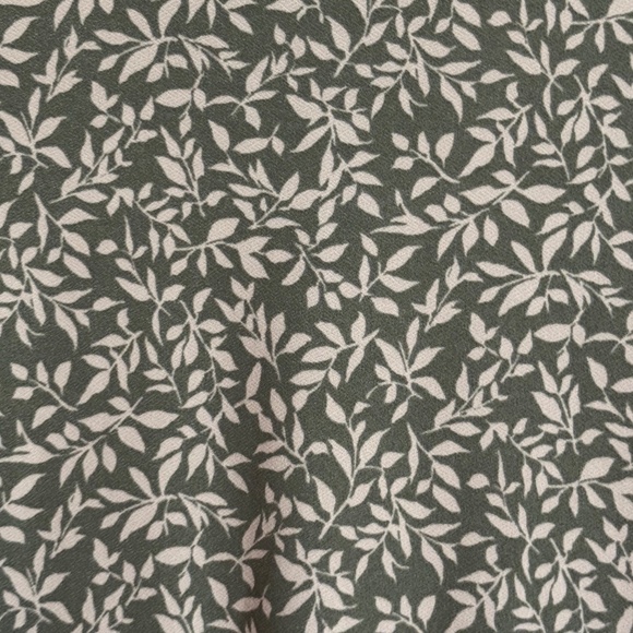 Monteau Los Angeles Midi Above Knee Olive & Cream Leaf Print Ruched Dress - Picture 4 of 12